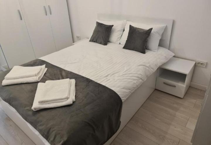 Lux Apartament Bacău Eksteriør billede