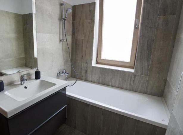 Lux Apartament Bacău Eksteriør billede